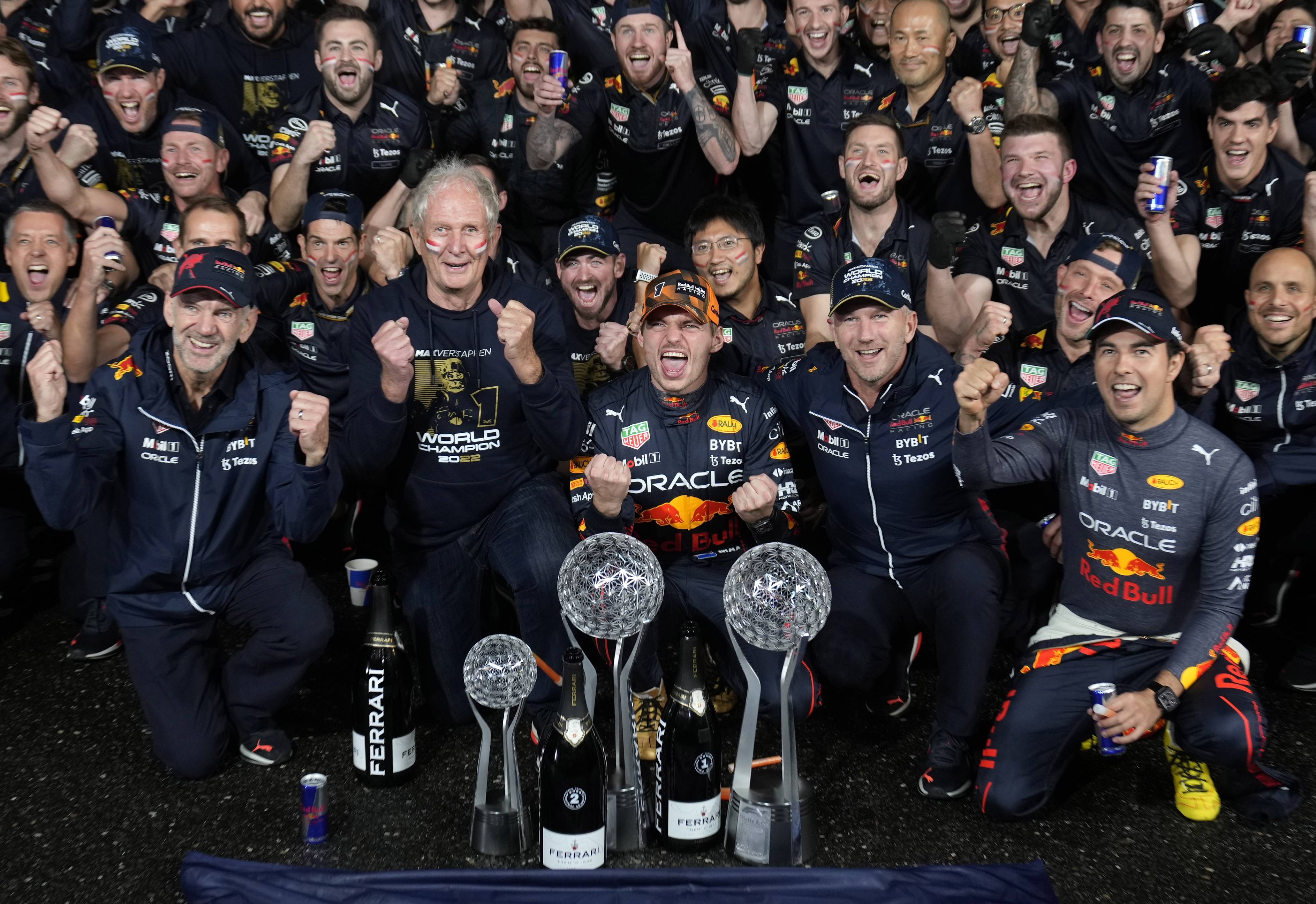 F1车队打破历史纪录，费德勒教练泪洒赛场